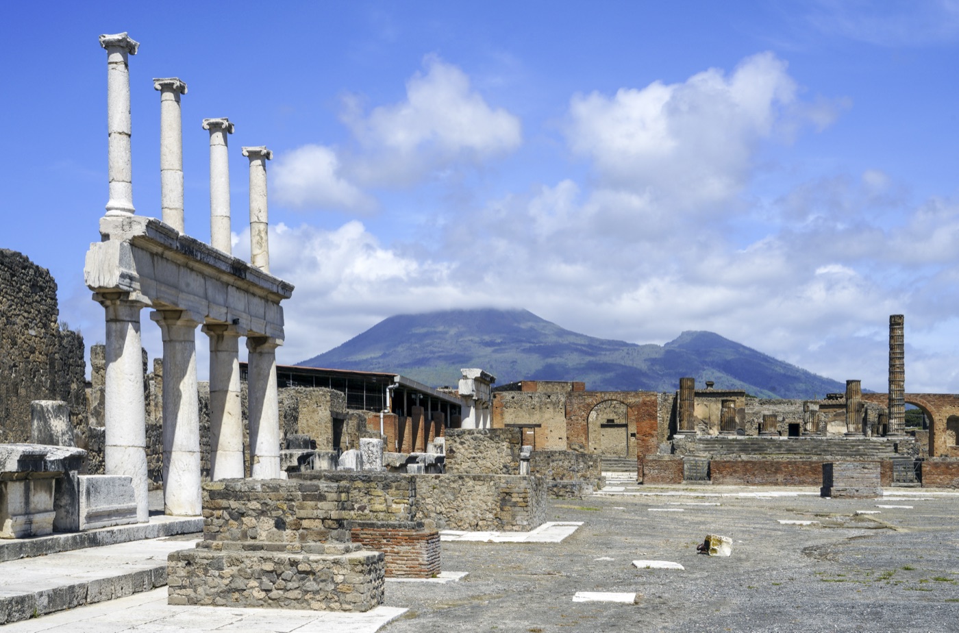 Il Foro di Pompei con il Vesuvio sullo sfondo, il territorio da cui nasce Askos Tours